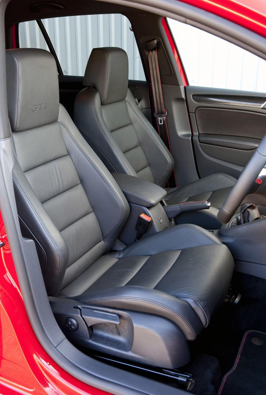  Volkswagen Golf GTi 2012 года  (фото 42 из 48)